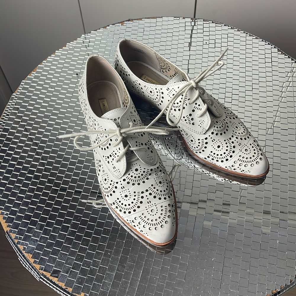 Louise et Cie White Cut Out Pointed Toe Sneakers size 7.5